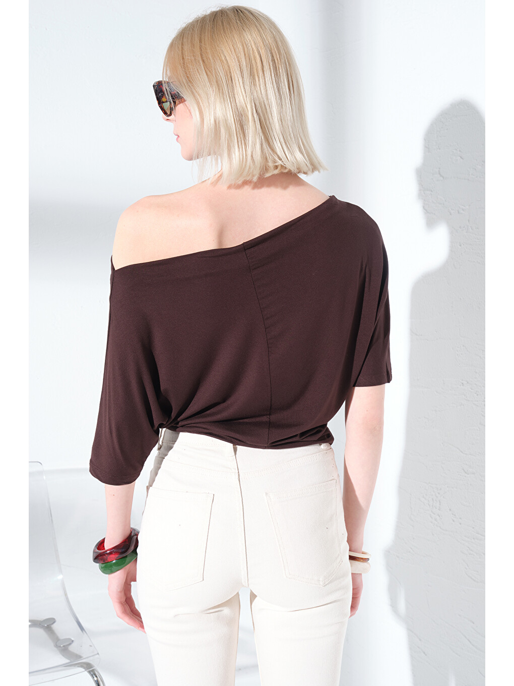 Kahverengi Tek Omuz Kayık Yaka Soft Touch Premium Yarasa Kısa Kollu Örme Kadın Tişört Bluz @Emilia-4
