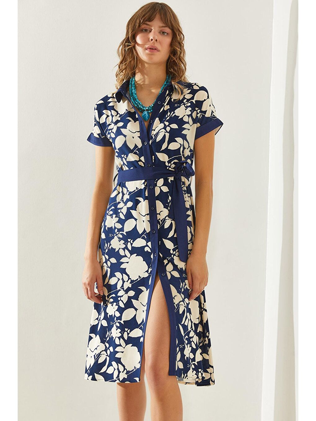 Lacivert Kadın Yaprak Desenli Kuşaklı Düğmeli Midi Boy Elbise