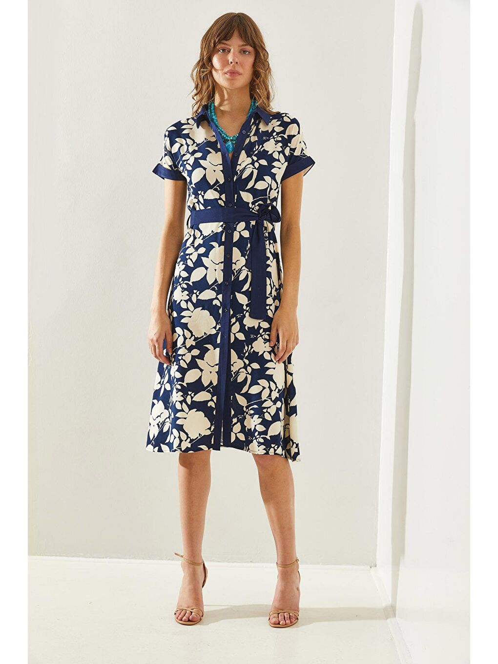 Lacivert Kadın Yaprak Desenli Kuşaklı Düğmeli Midi Boy Elbise-2