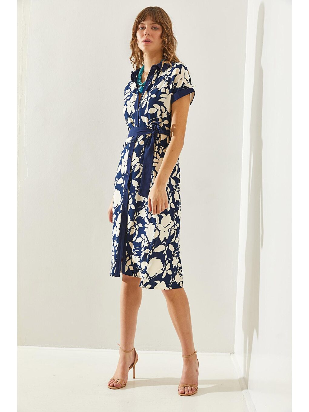 Lacivert Kadın Yaprak Desenli Kuşaklı Düğmeli Midi Boy Elbise-3