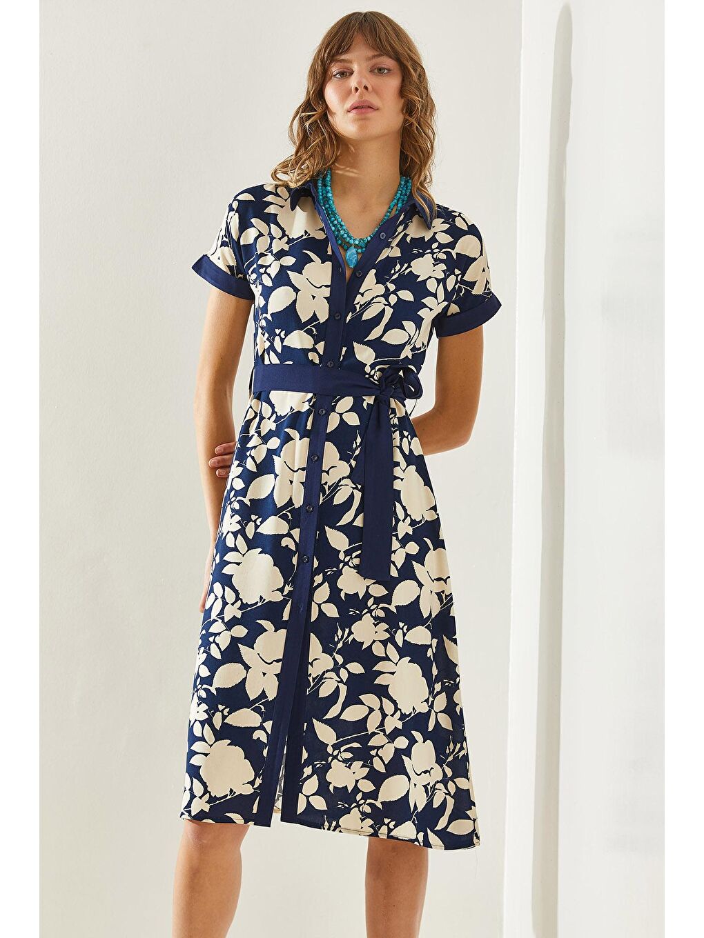 Lacivert Kadın Yaprak Desenli Kuşaklı Düğmeli Midi Boy Elbise-4