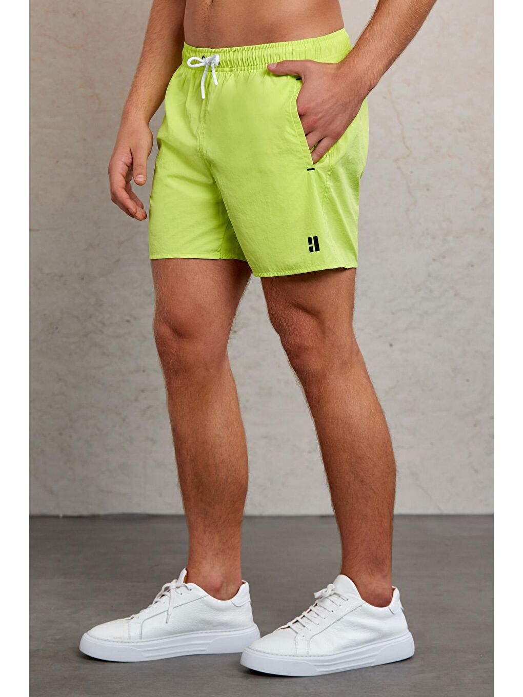 Yeşil Dinamik Fit Düz Yandan Cep Deniz Şortu
