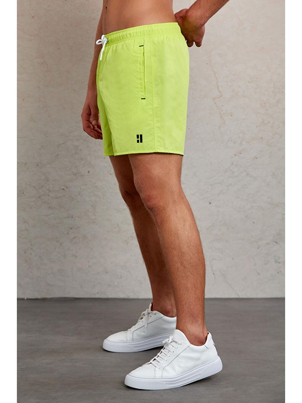 Yeşil Dinamik Fit Düz Yandan Cep Deniz Şortu-1