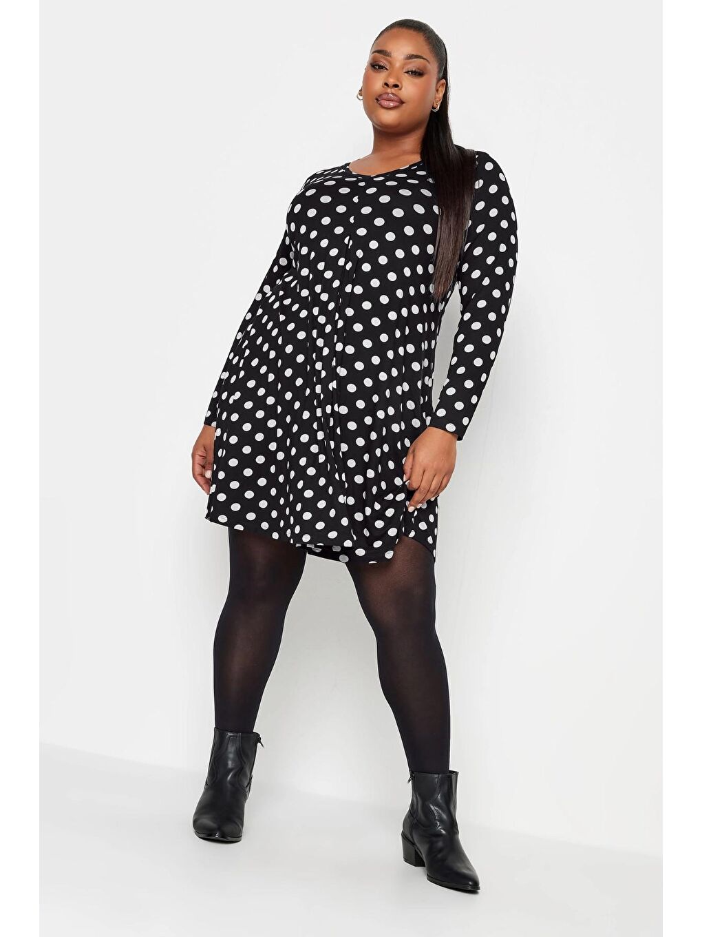 Siyah Büyük Beden V Yaka Uzun Kollu Puantiyeli Kısa Elbise 302738-3