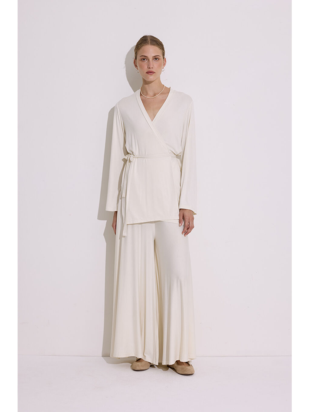 Beyaz Bağlamalı Dökümlü Kimono İnci-2