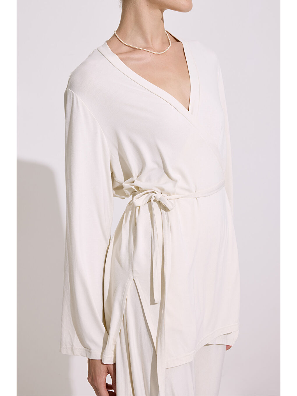 Beyaz Bağlamalı Dökümlü Kimono İnci-3