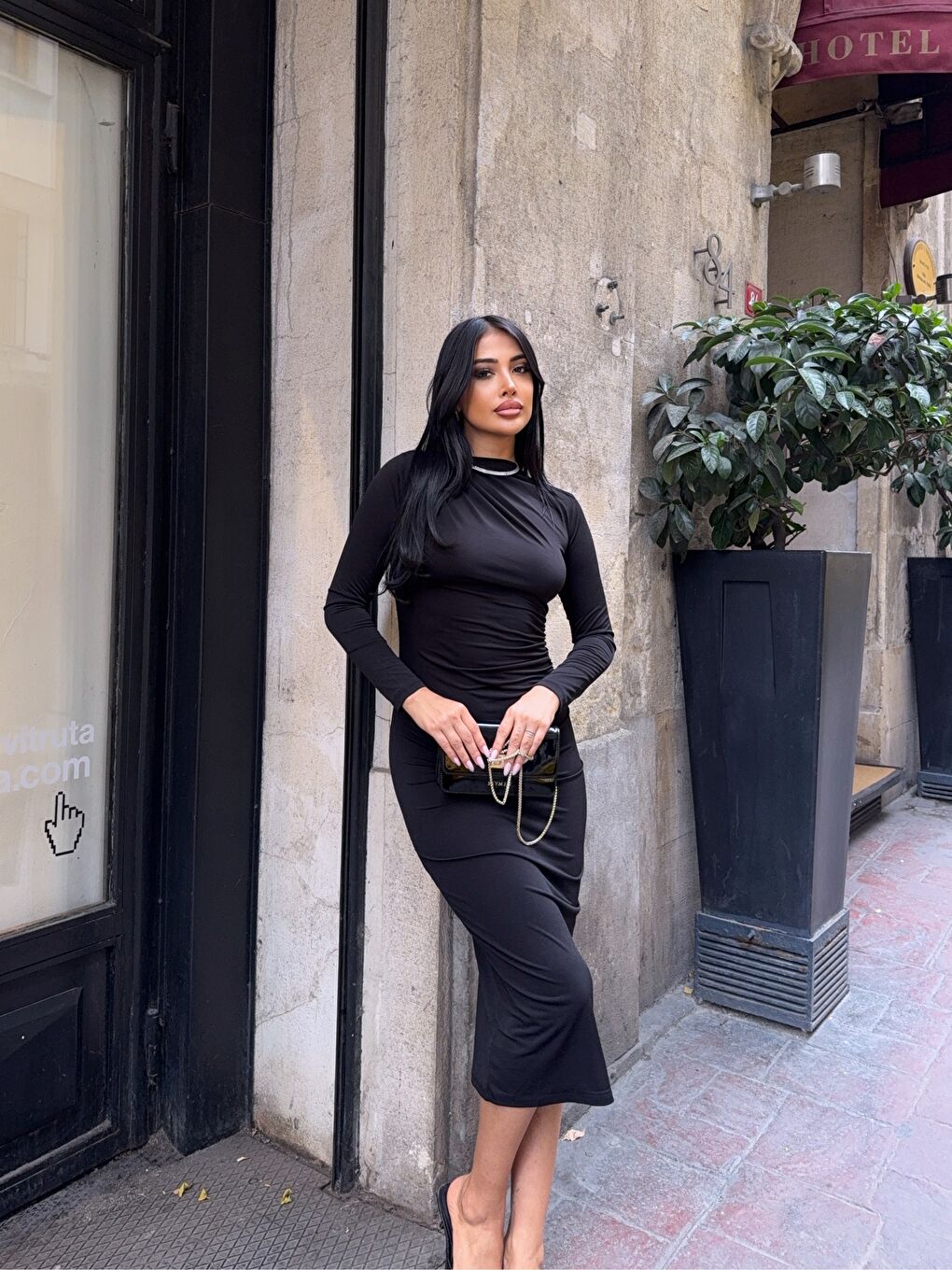 Siyah Yaka Detay Sandy Kumaş Elbise