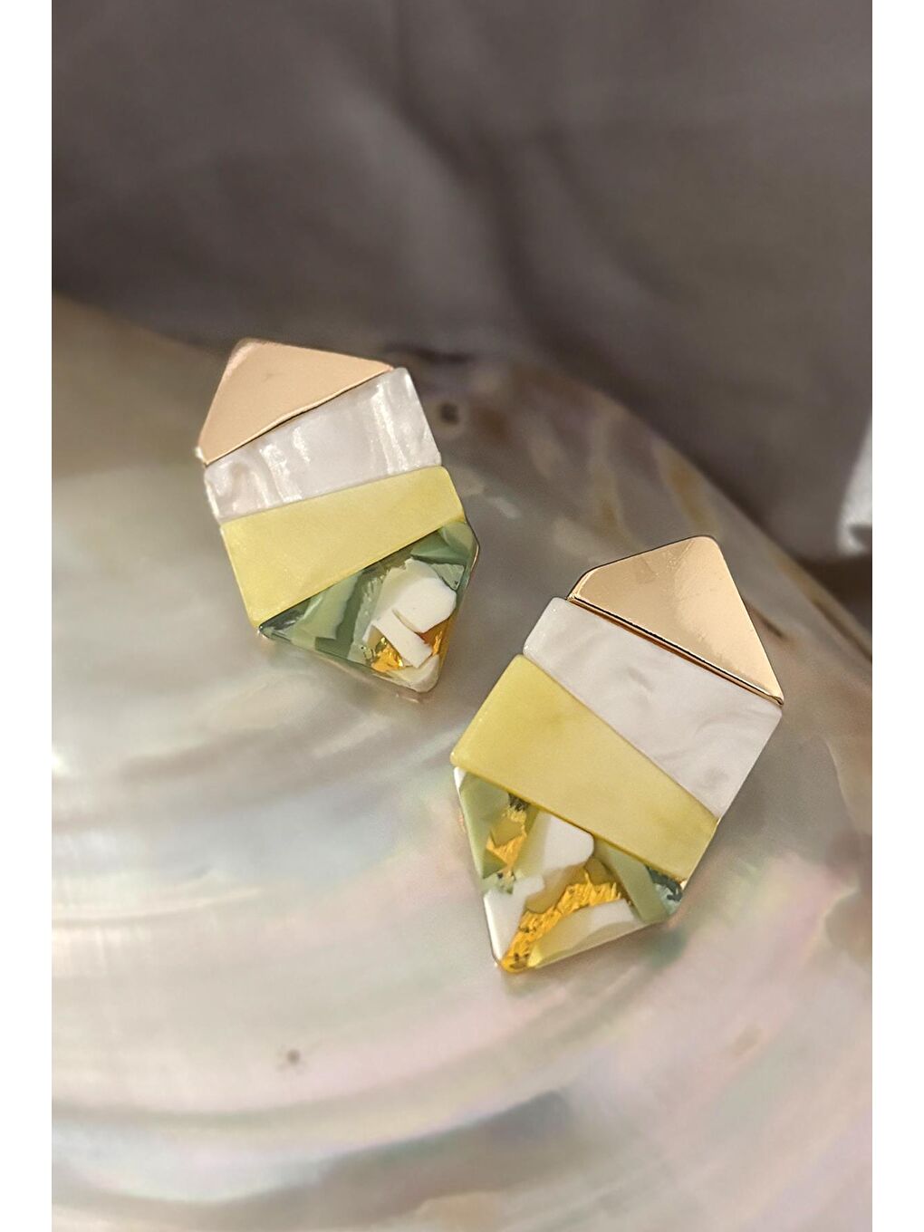 Sarı Akrilik Geometrik Küpe-1