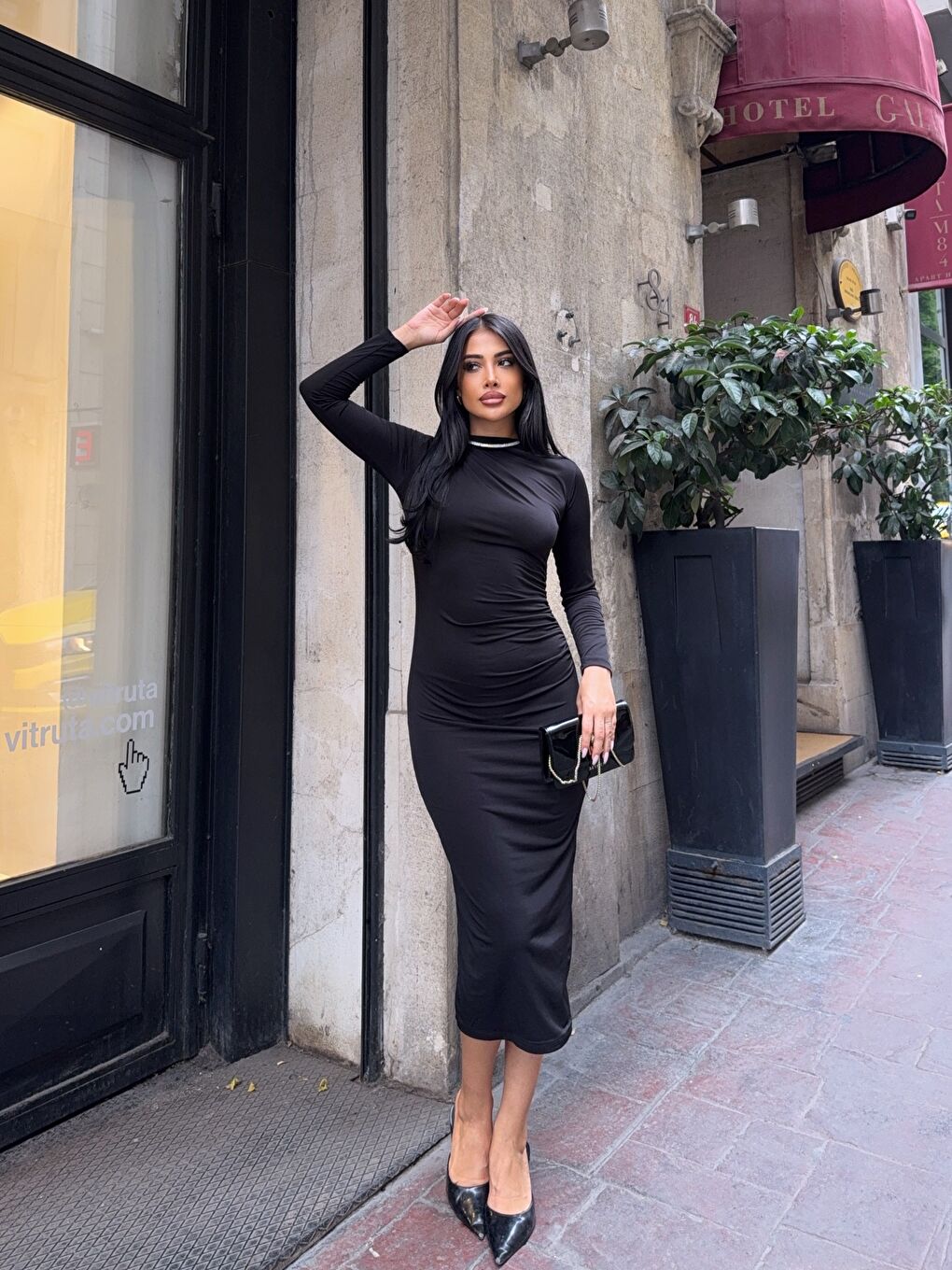 Siyah Yaka Detay Sandy Kumaş Elbise-2