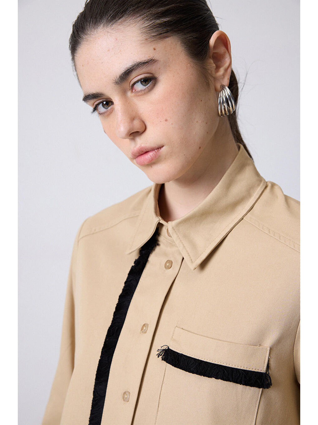 Bej Şerit Detaylı Gabardin Gömlek-4