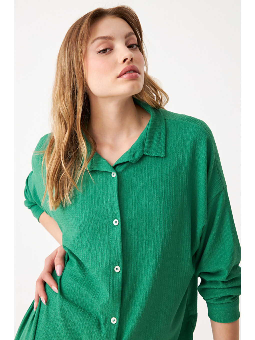 Kadın Yeşil Oversize Uzun Krinkıl Gömlek-4