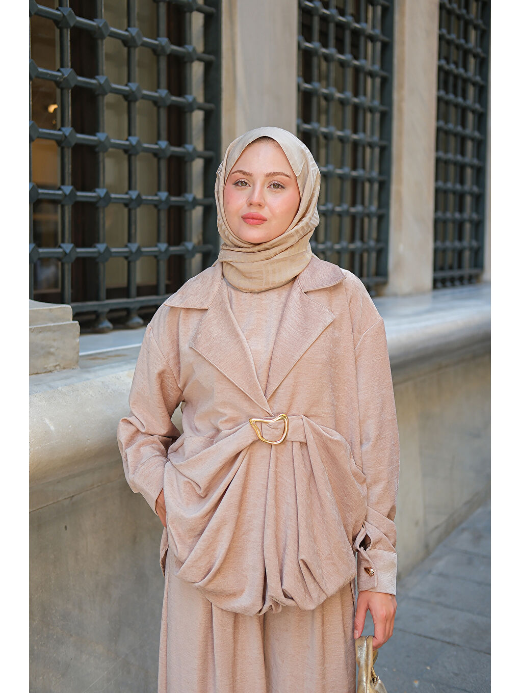 Kadın Musleya Önü Pile Detay Süet Takım Bej-1