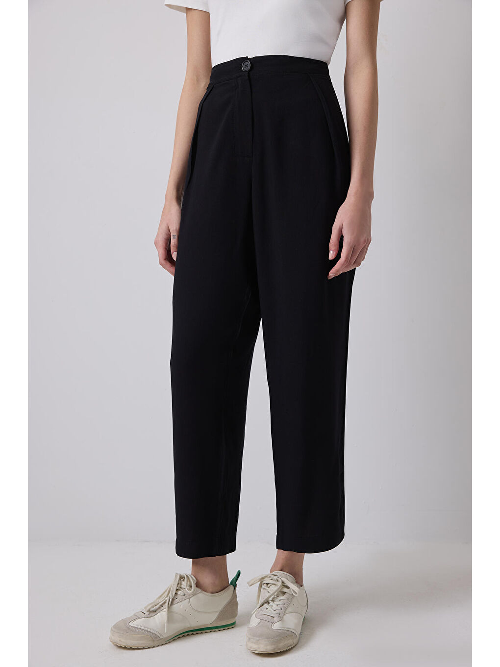 Siyah Pileli Viskon Pantolon-1