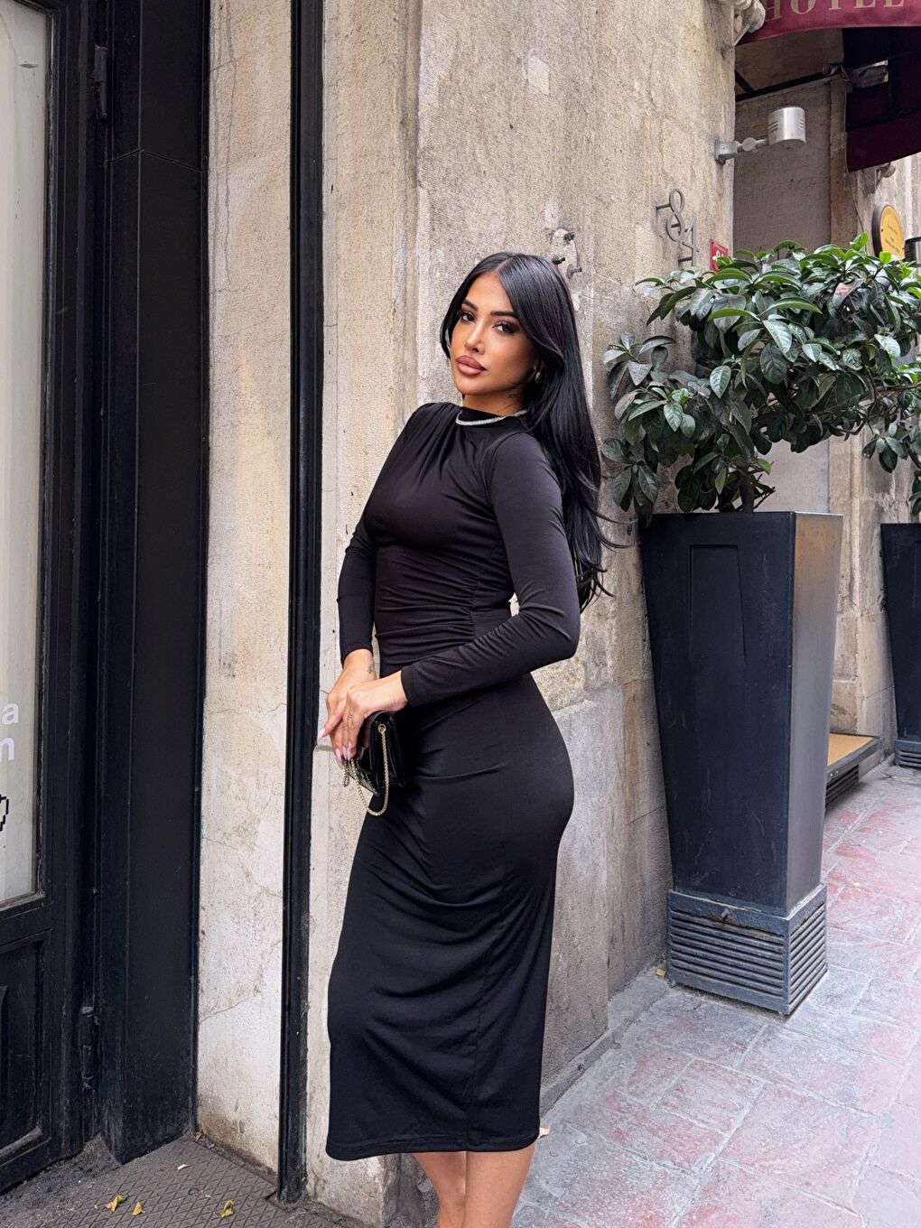 Siyah Yaka Detay Sandy Kumaş Elbise-4