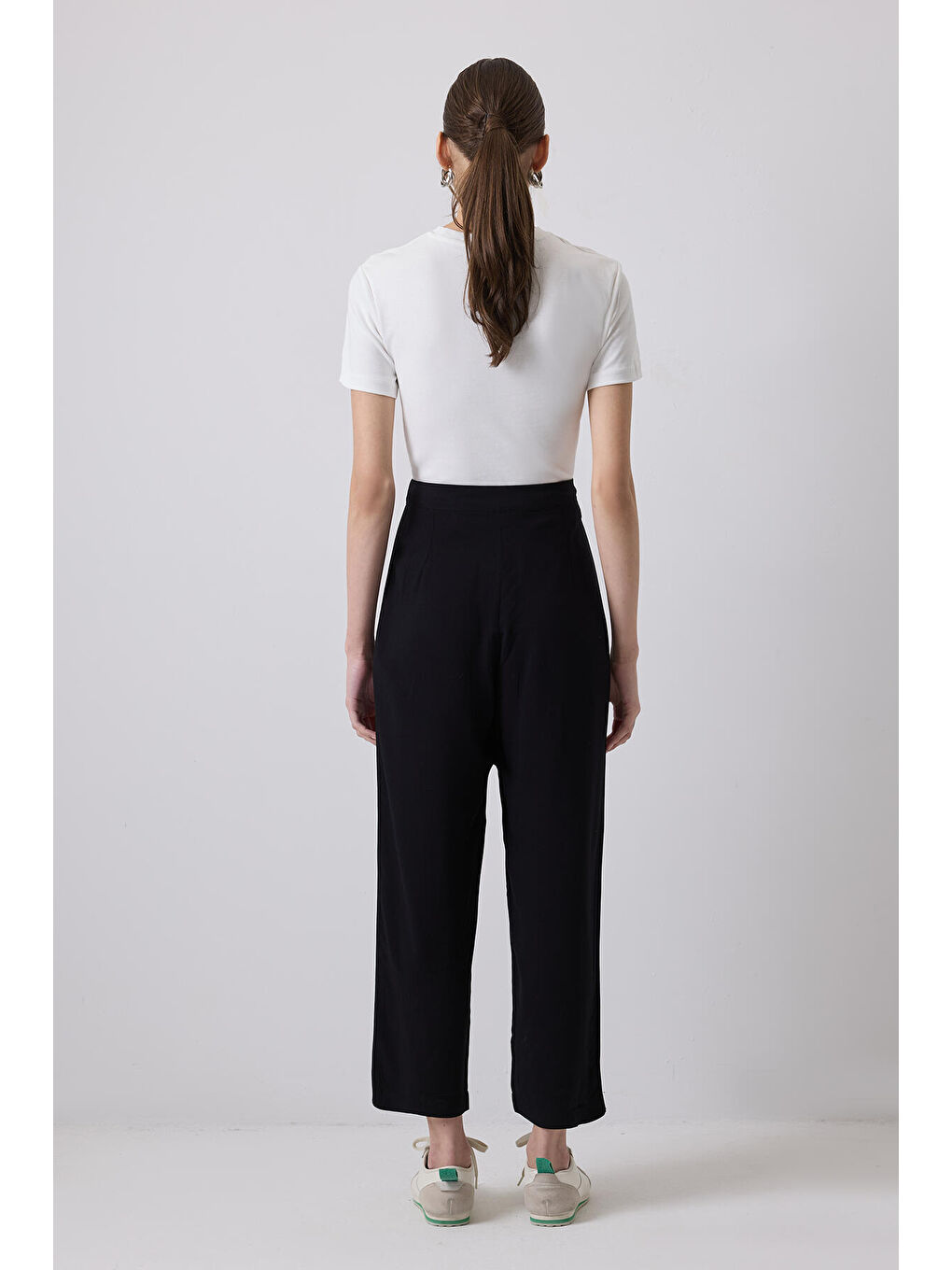 Siyah Pileli Viskon Pantolon-3