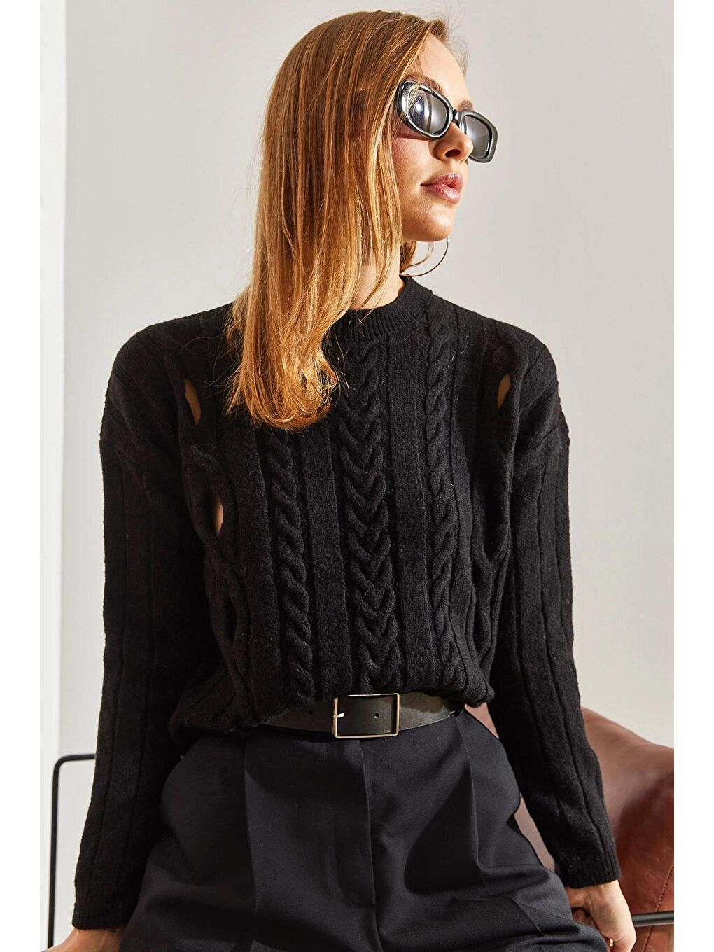 Siyah Kadın Saç Örgülü Desenli Triko Kazak