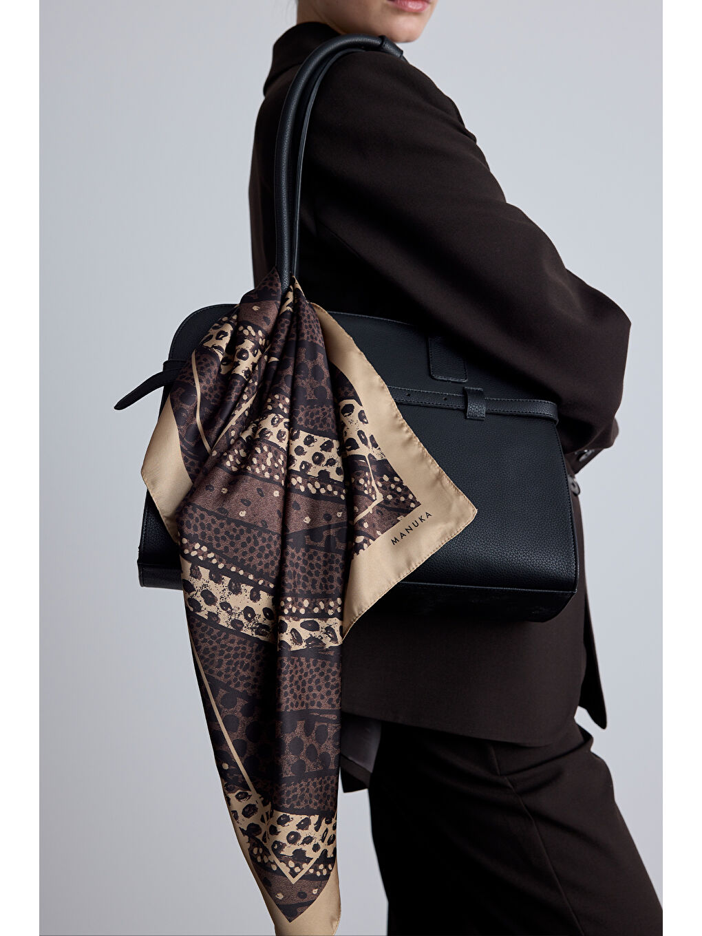 Kahverengi Desenli Saten Boyun Fuları Leopar- Bal Köpüğü-1