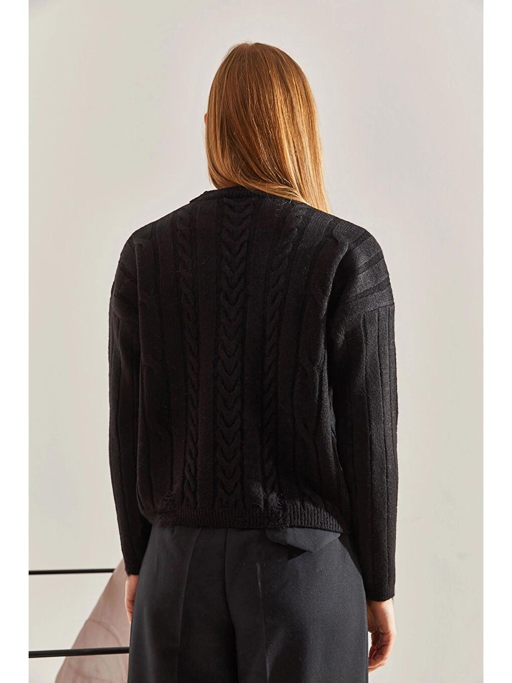 Siyah Kadın Saç Örgülü Desenli Triko Kazak-1