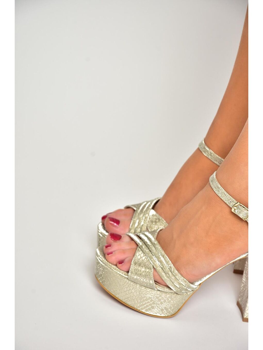 Sarı S8202044 Altın Kadın Topuklu Ayakkabı-1