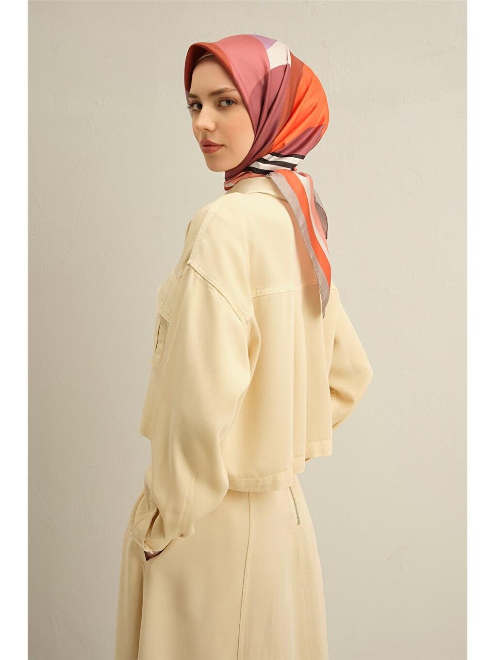 Karışık Klasik Desenli Saf İpek Sura Eşarp 9313 37-2