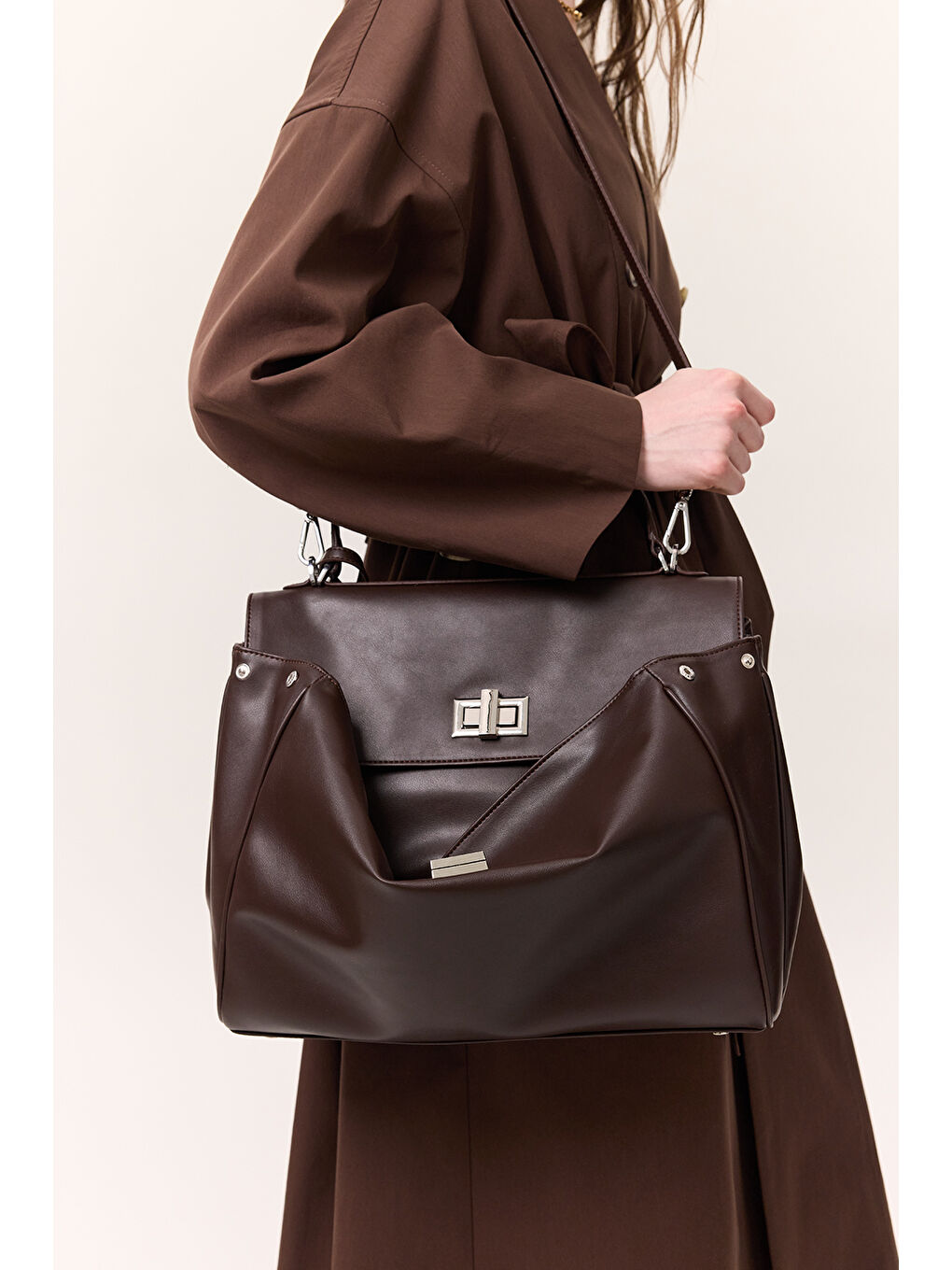 Kahverengi Arte Geniş Omuz Çanta Acı Kahve-1