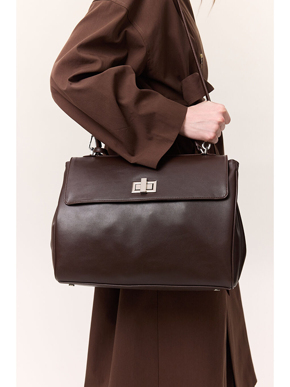 Kahverengi Arte Geniş Omuz Çanta Acı Kahve-3