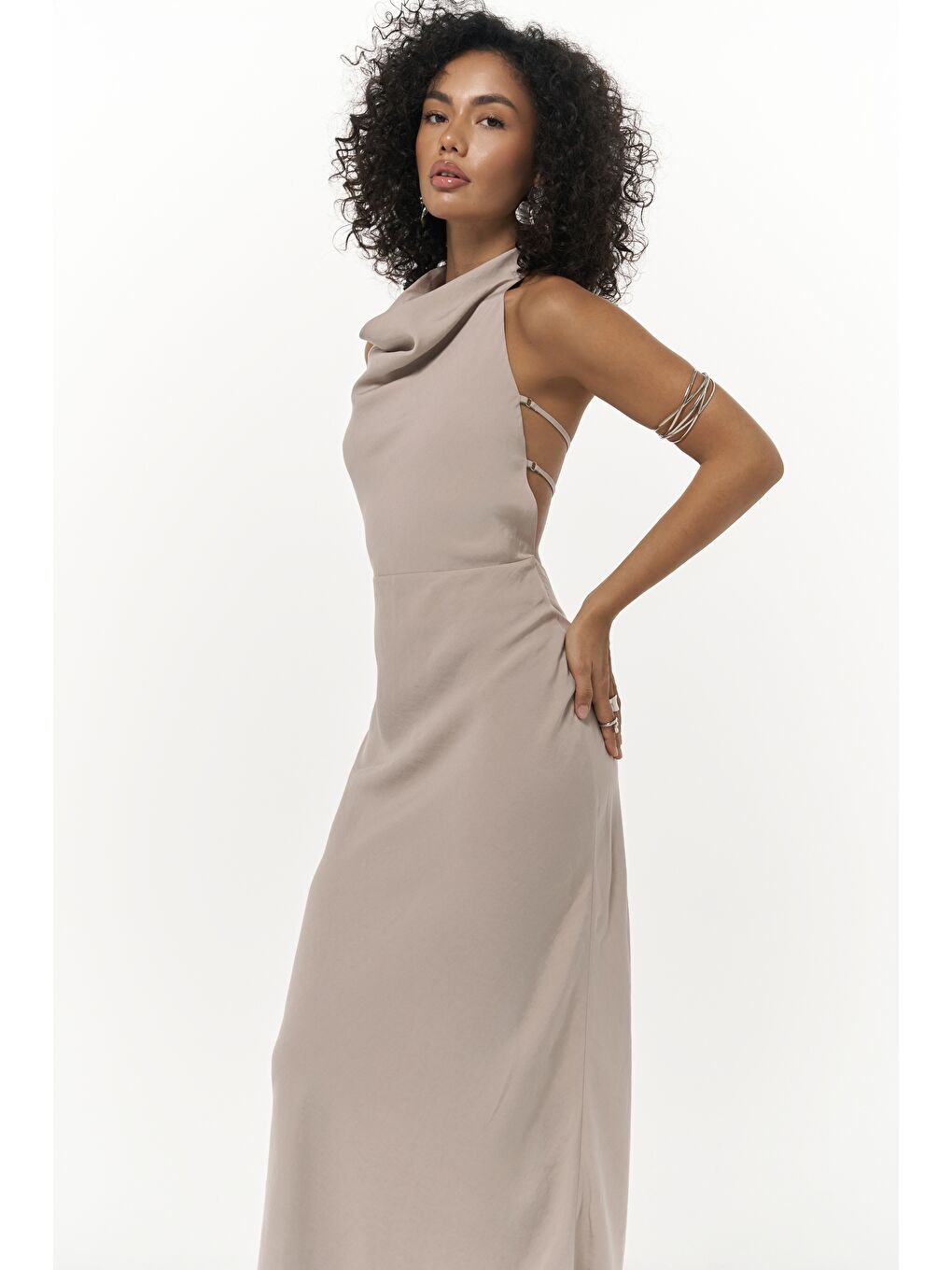 Bej Loretta Sırt Dekolteli Vizon Uzun Elbise-3