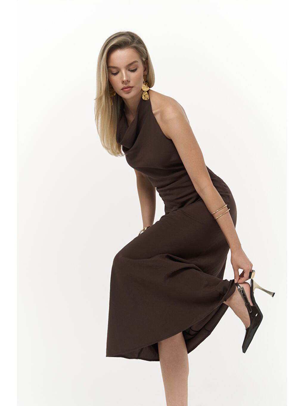 Kahverengi Loretta Sırt Dekolteli Kahve Uzun Elbise-5