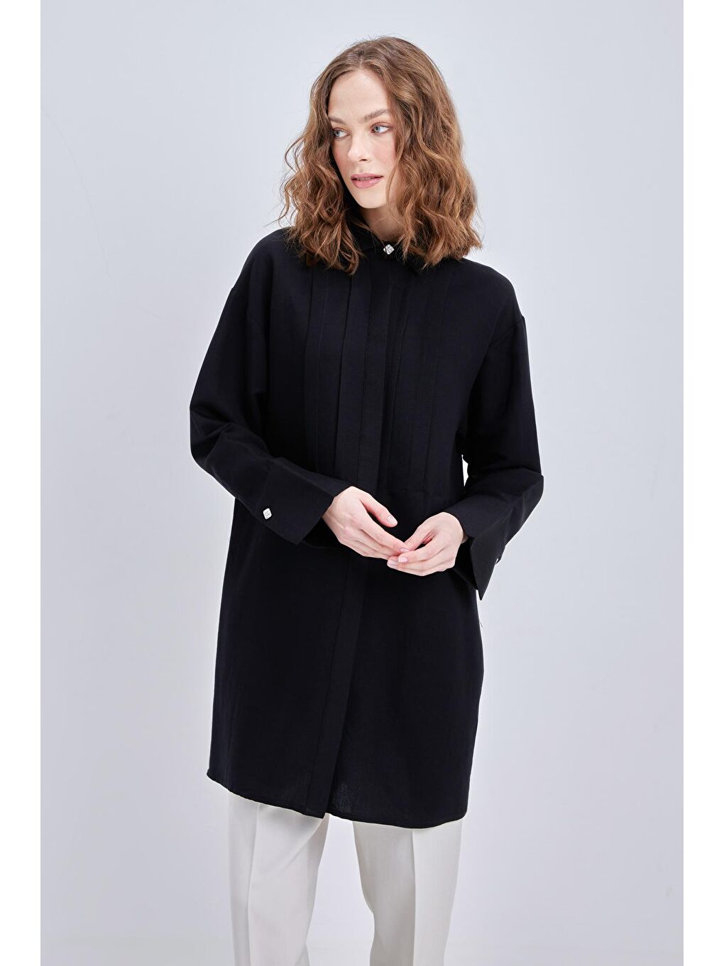 Siyah Pileli Metal Düğmeli Keten Gömlek Tunik