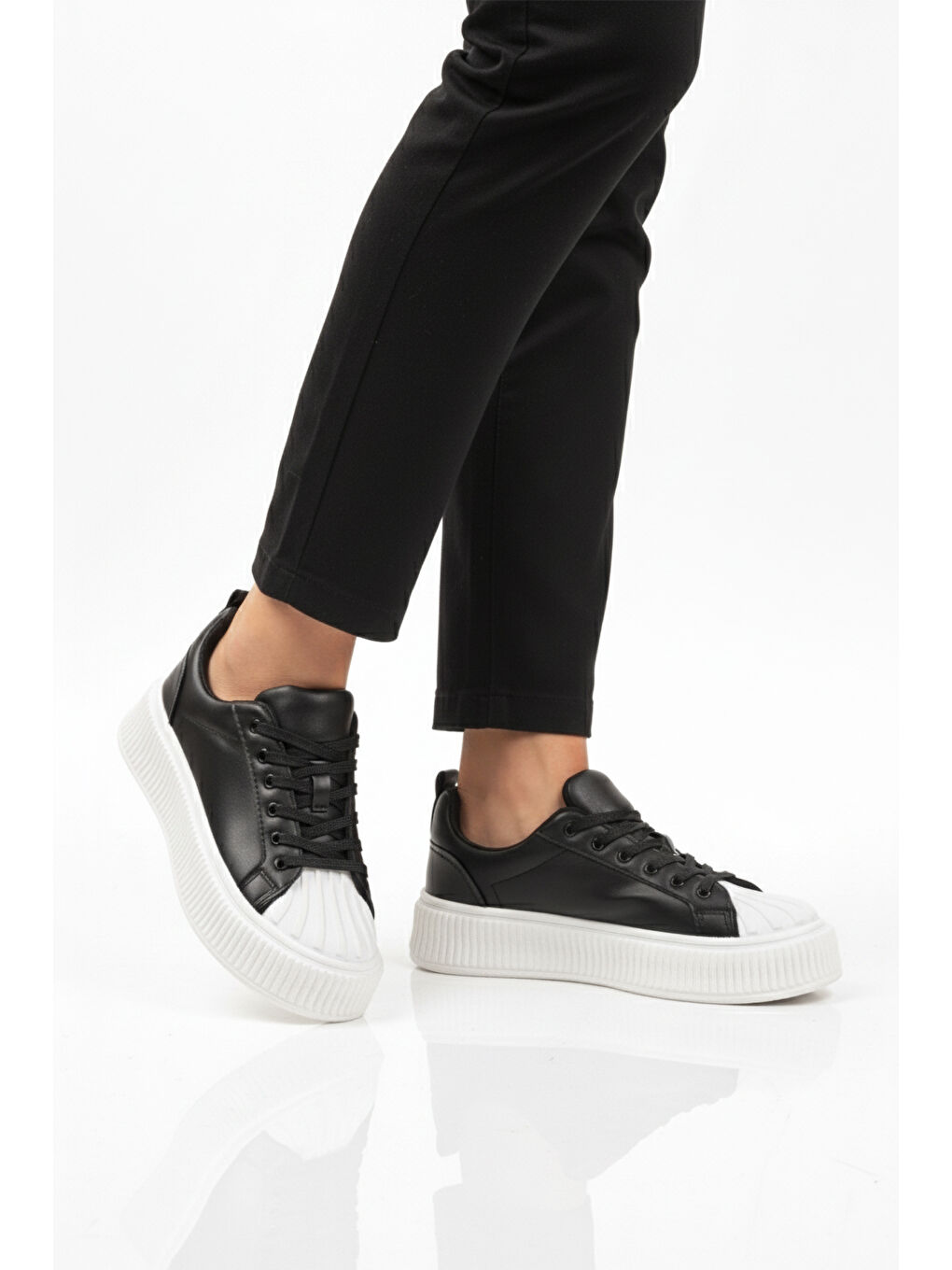 Siyah Beyaz Bağcıklı Unisex Spor Ayakkabı Grov 410 G