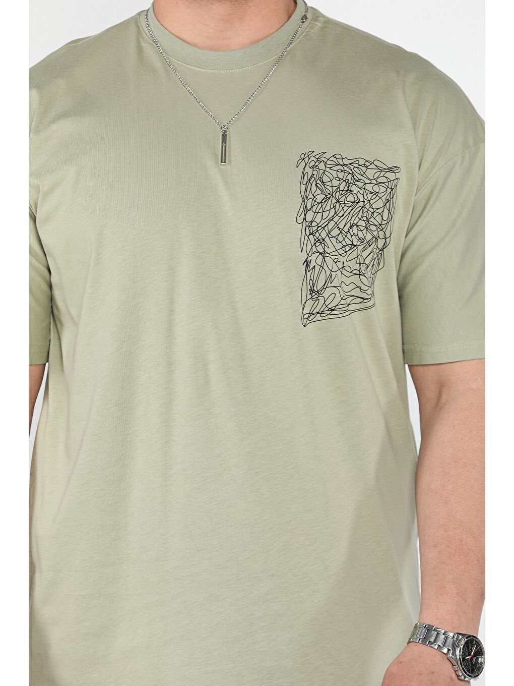 Haki Erkek Bisiklet Yaka  Aksesuar Detaylı Tişört-3