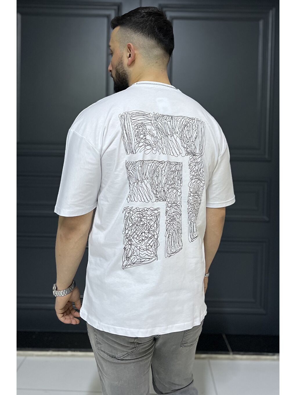 Beyaz Erkek Bisiklet Yaka  Aksesuar Detaylı Tişört-2