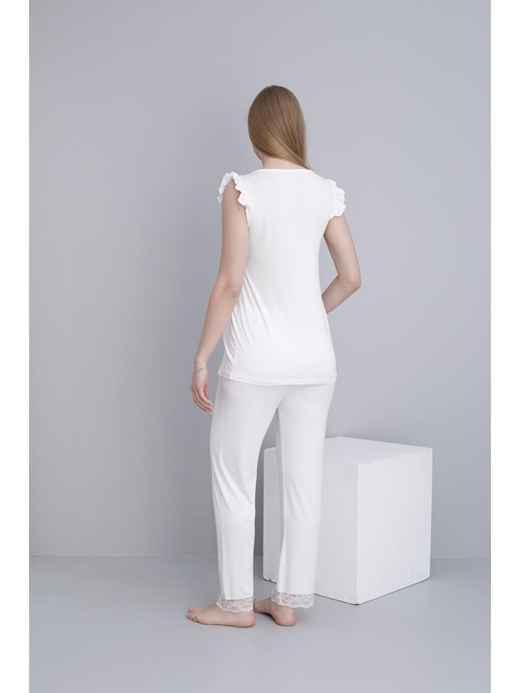 Beyaz Dantel Detaylı V Yaka Kolsuz Hamile ve Lohusa Pijama Takımı-2