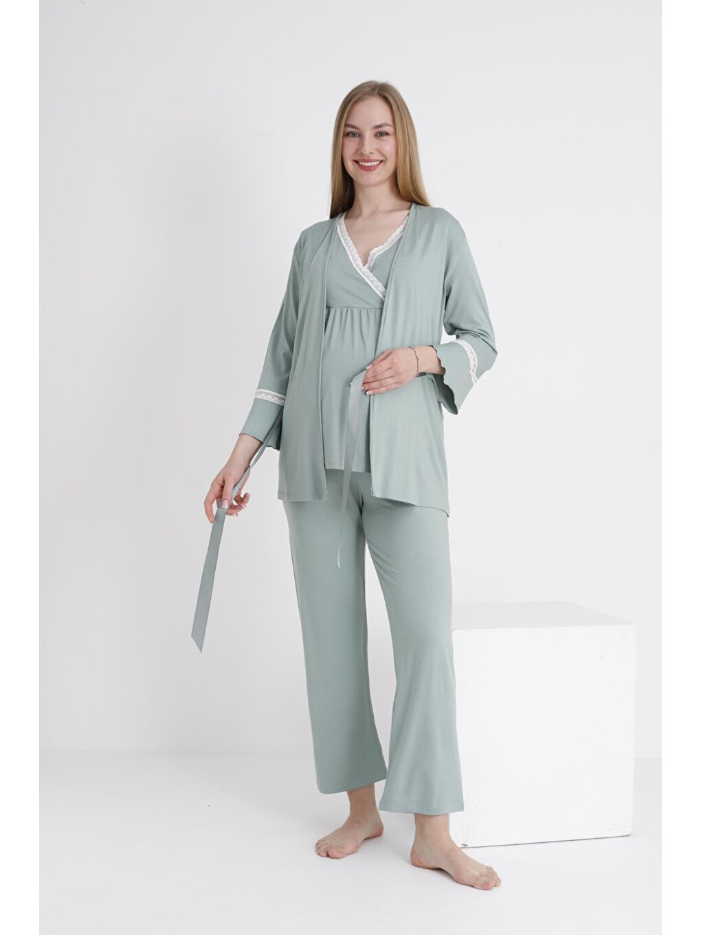 Yeşil Dantel Şeritli V Yaka Sabahlıklı Hamile ve Lohusa Pijama Takımı