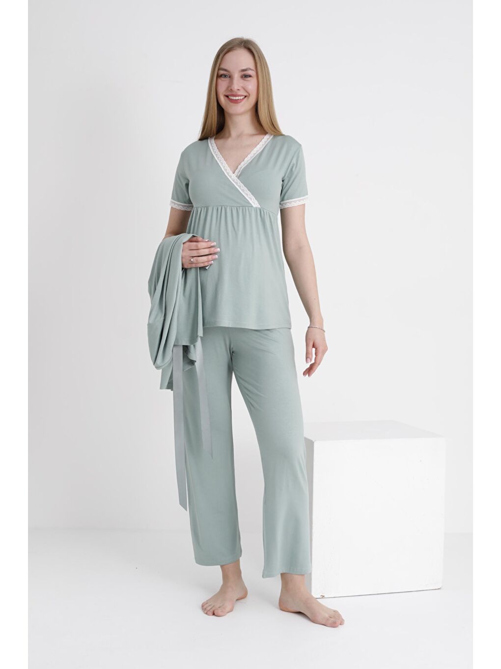 Yeşil Dantel Şeritli V Yaka Sabahlıklı Hamile ve Lohusa Pijama Takımı-3