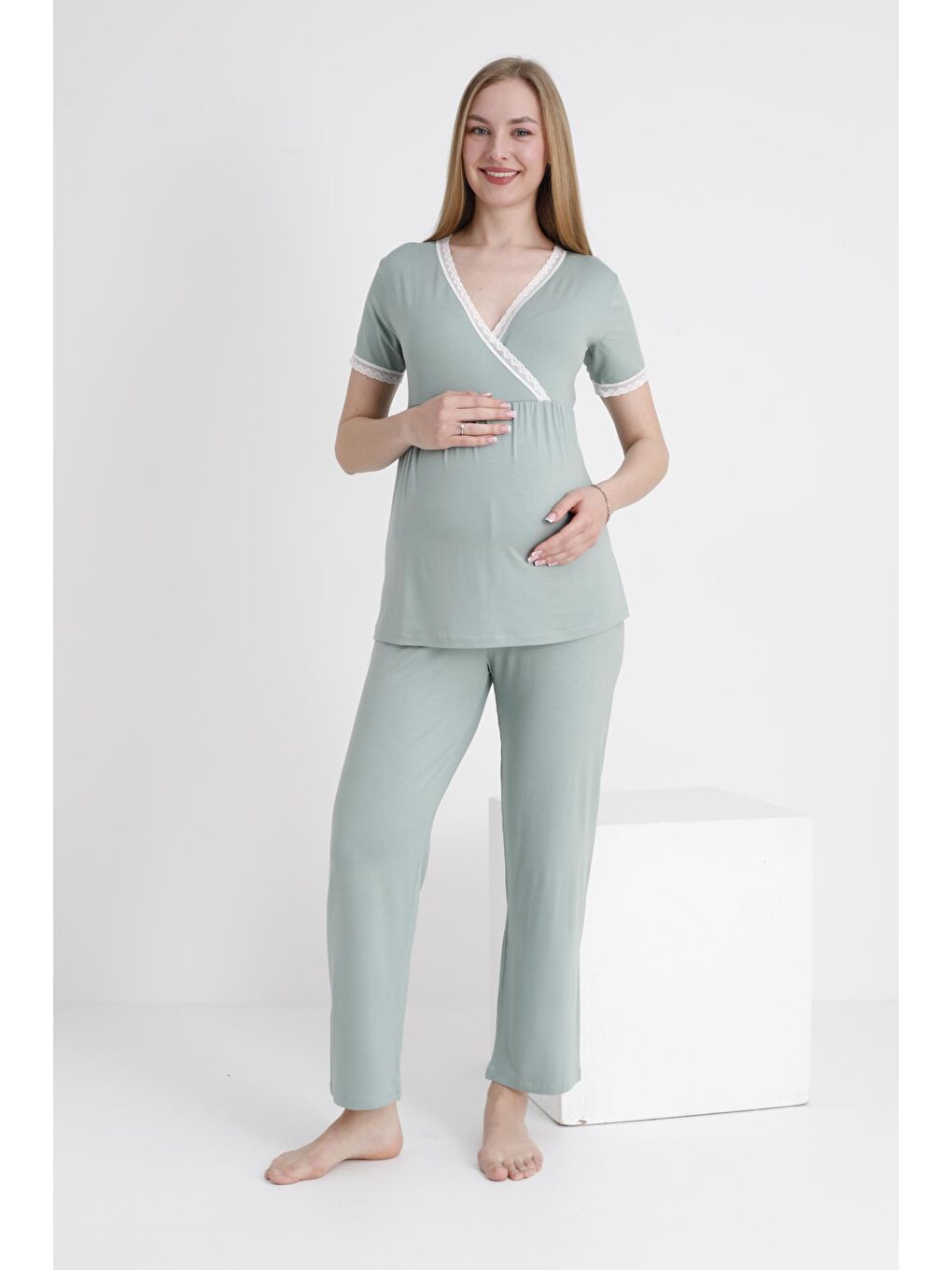Yeşil Dantel Şeritli V Yaka Sabahlıklı Hamile ve Lohusa Pijama Takımı-4