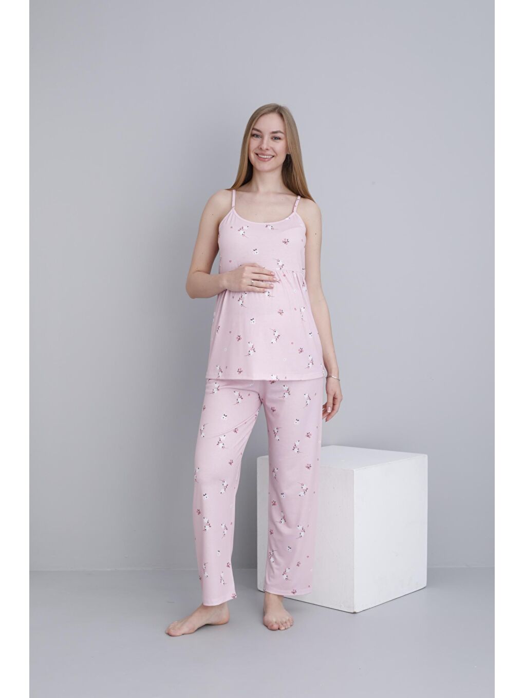 Pembe Çiçek Desenli Hamile ve Lohusa Askılı Pijama Takımı