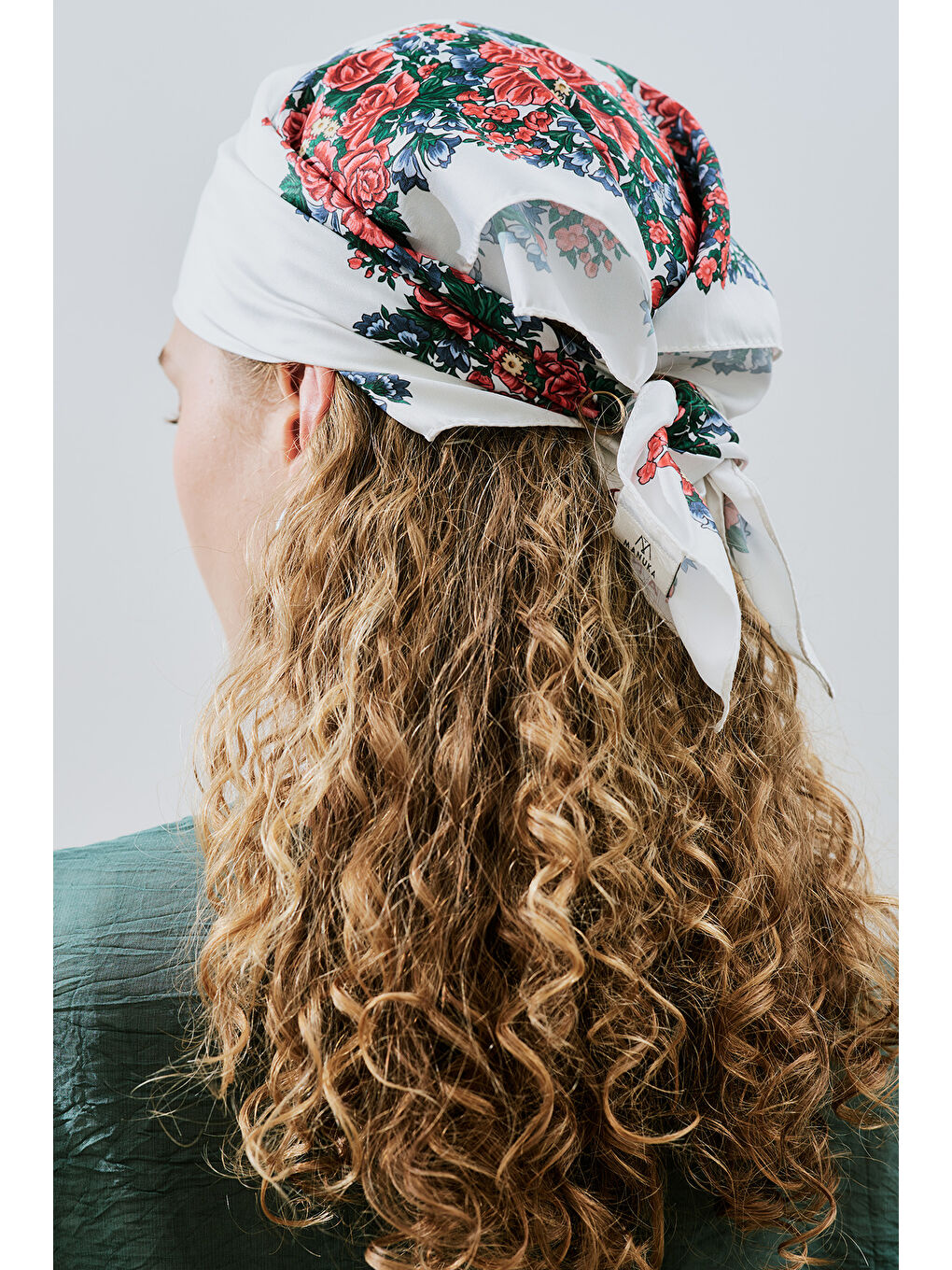 Beyaz Saten Desenli Fular Dahlıa-1