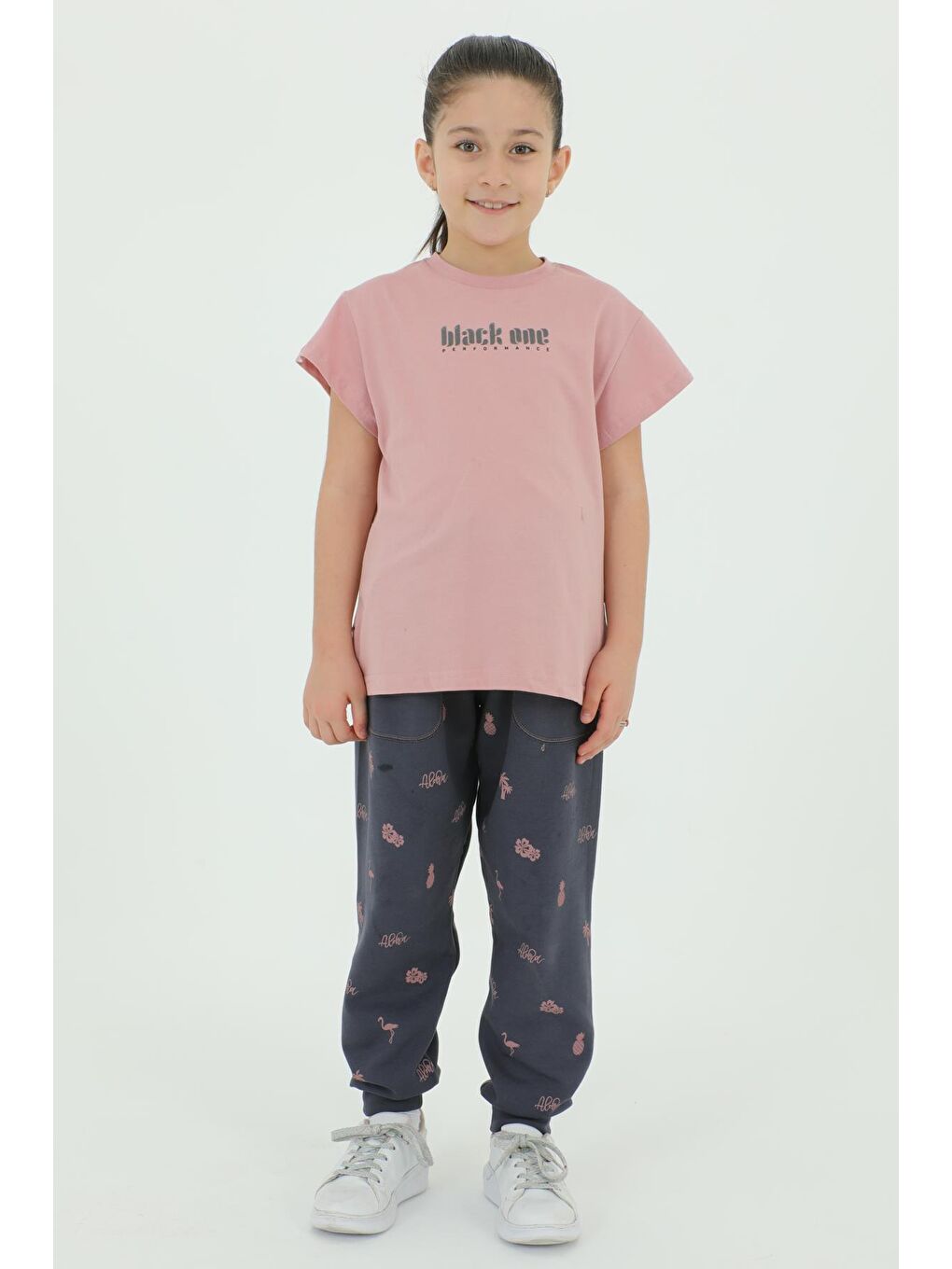 Pembe Bisiklet Yaka Kız Çocuk Baskı Detaylı T-Shırt Ve Eşofman Takımı