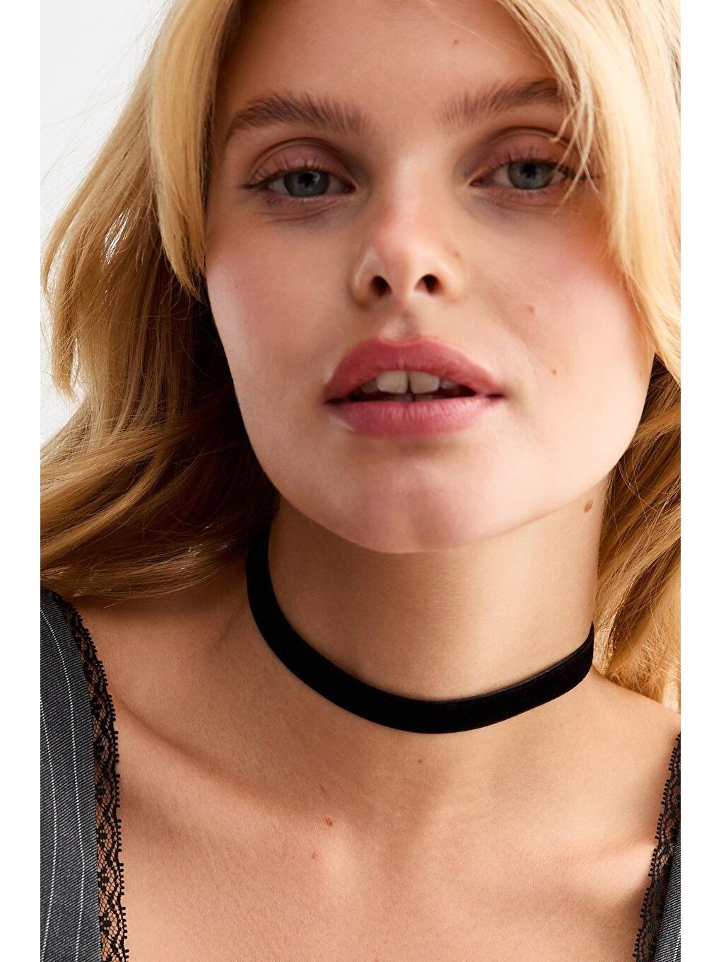 Siyah Kadife Choker Tasma Kolye