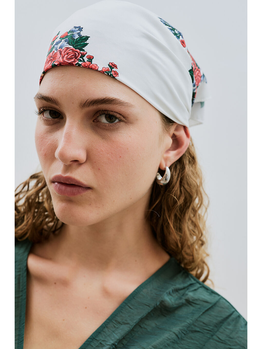 Beyaz Saten Desenli Fular Dahlıa-4