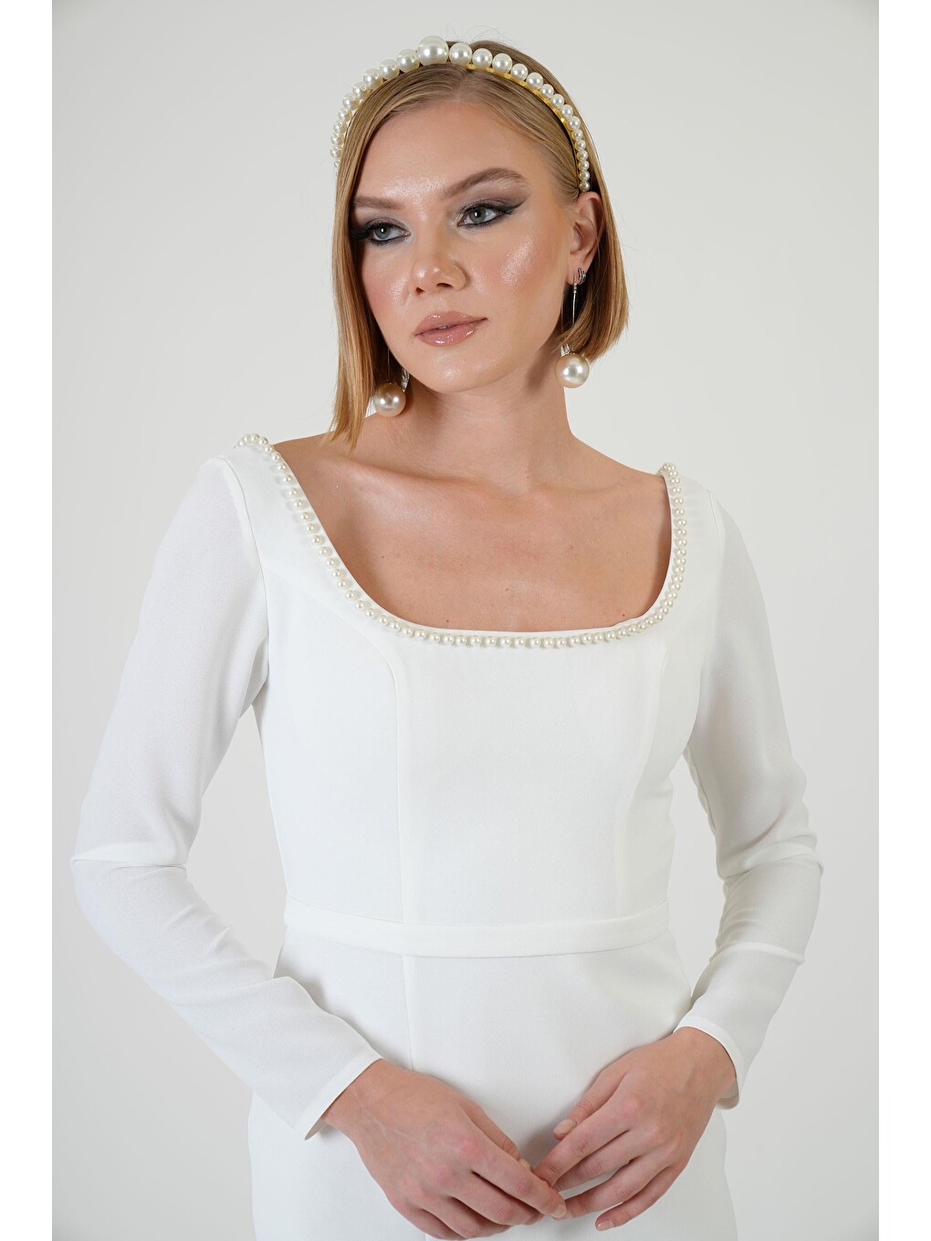 Ekru Önü İncili Yırtmaçlı Krep Nikah Elbisesi-1