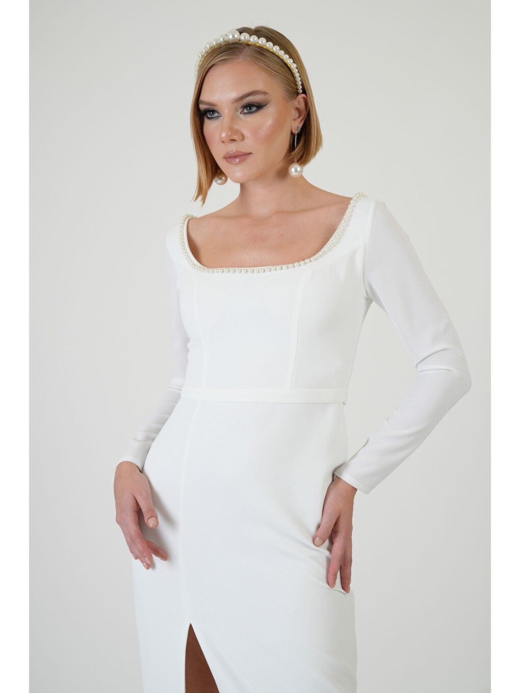 Ekru Önü İncili Yırtmaçlı Krep Nikah Elbisesi-3