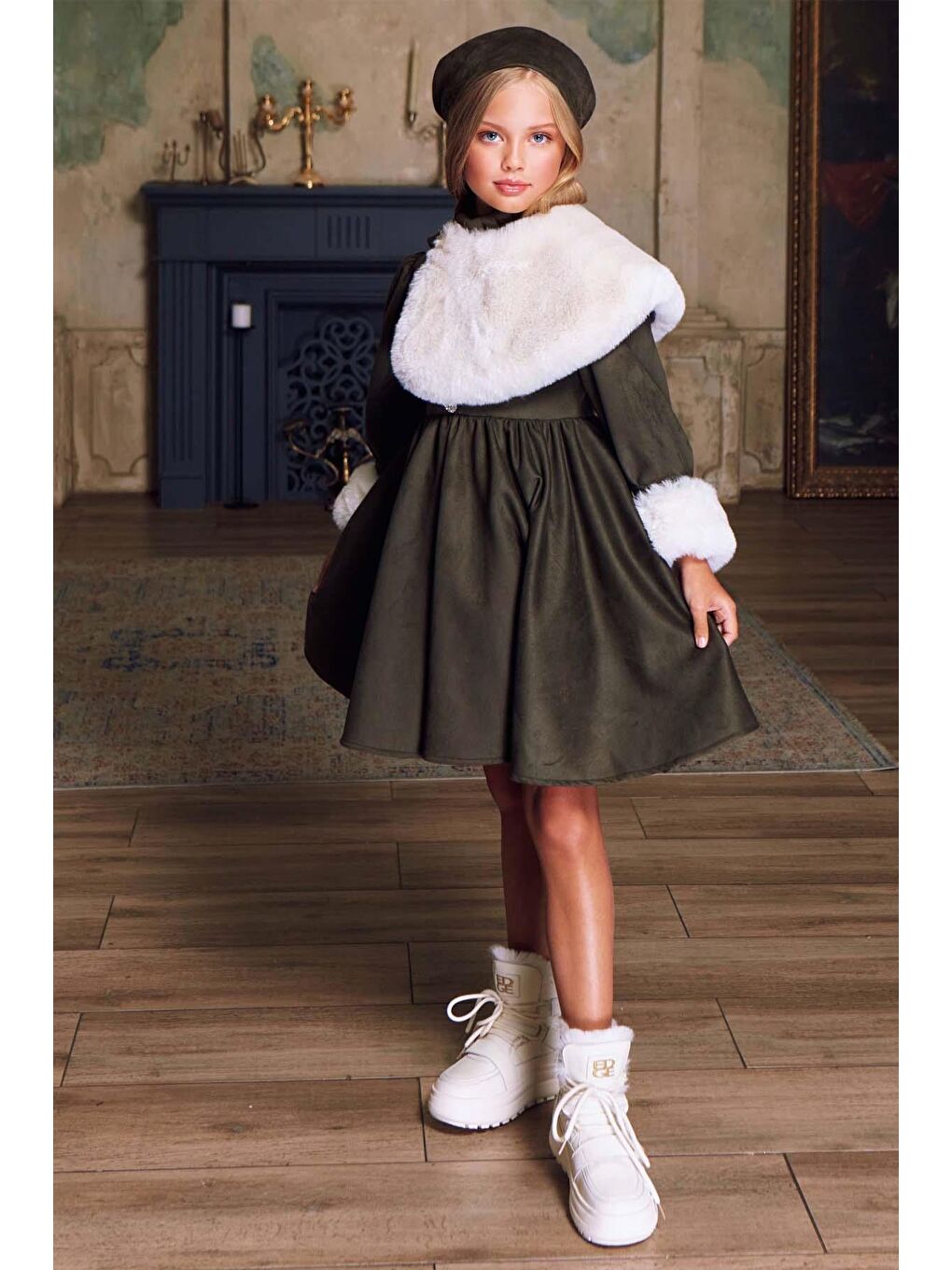 Kız Çocuk Pelüş Şal ve Bileklik Detaylı Şapkalı Süet Haki Abiye-2