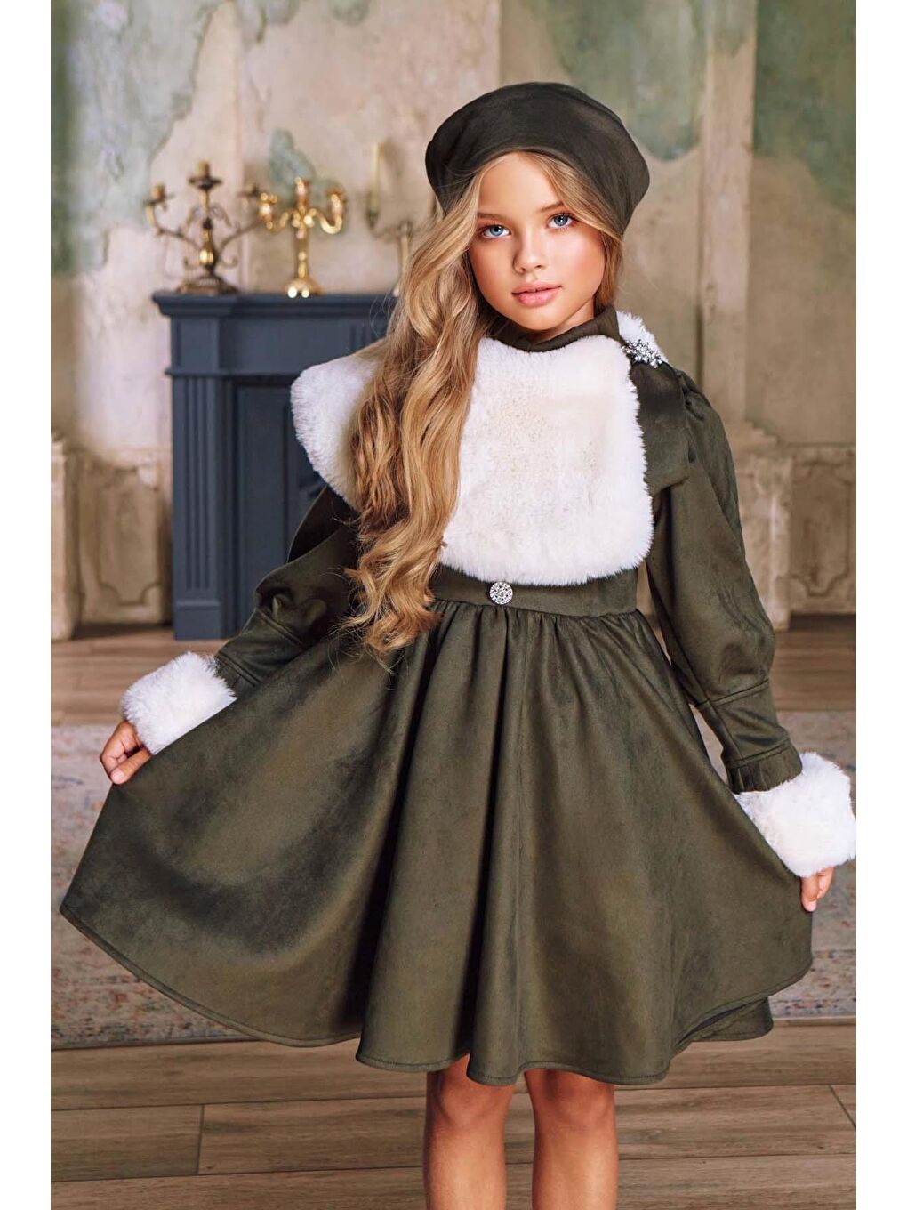 Kız Çocuk Pelüş Şal ve Bileklik Detaylı Şapkalı Süet Haki Abiye-3