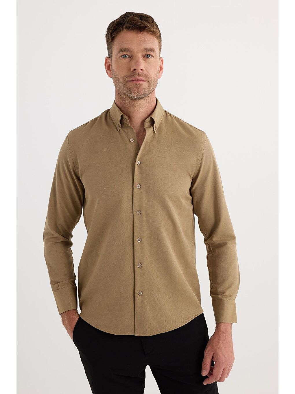 Bej Regular Fit Düğmeli Yaka Pamuklu Kolay Ütü Oxford Düz Erkek Vizon Gömlek-1