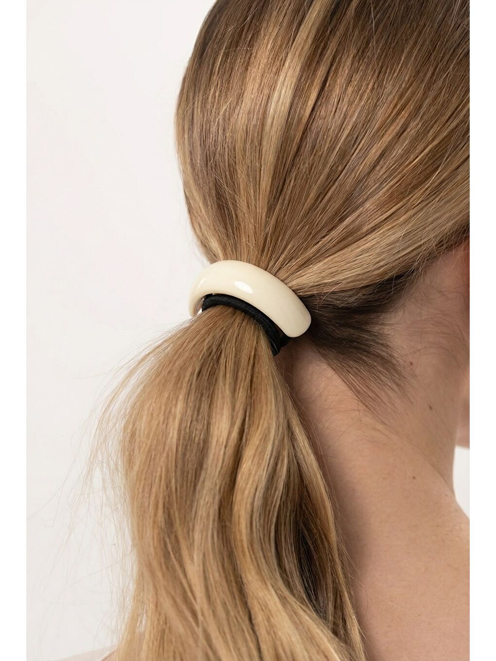 Ekru Oval Kemik Aksesuarlı Lastik Toka