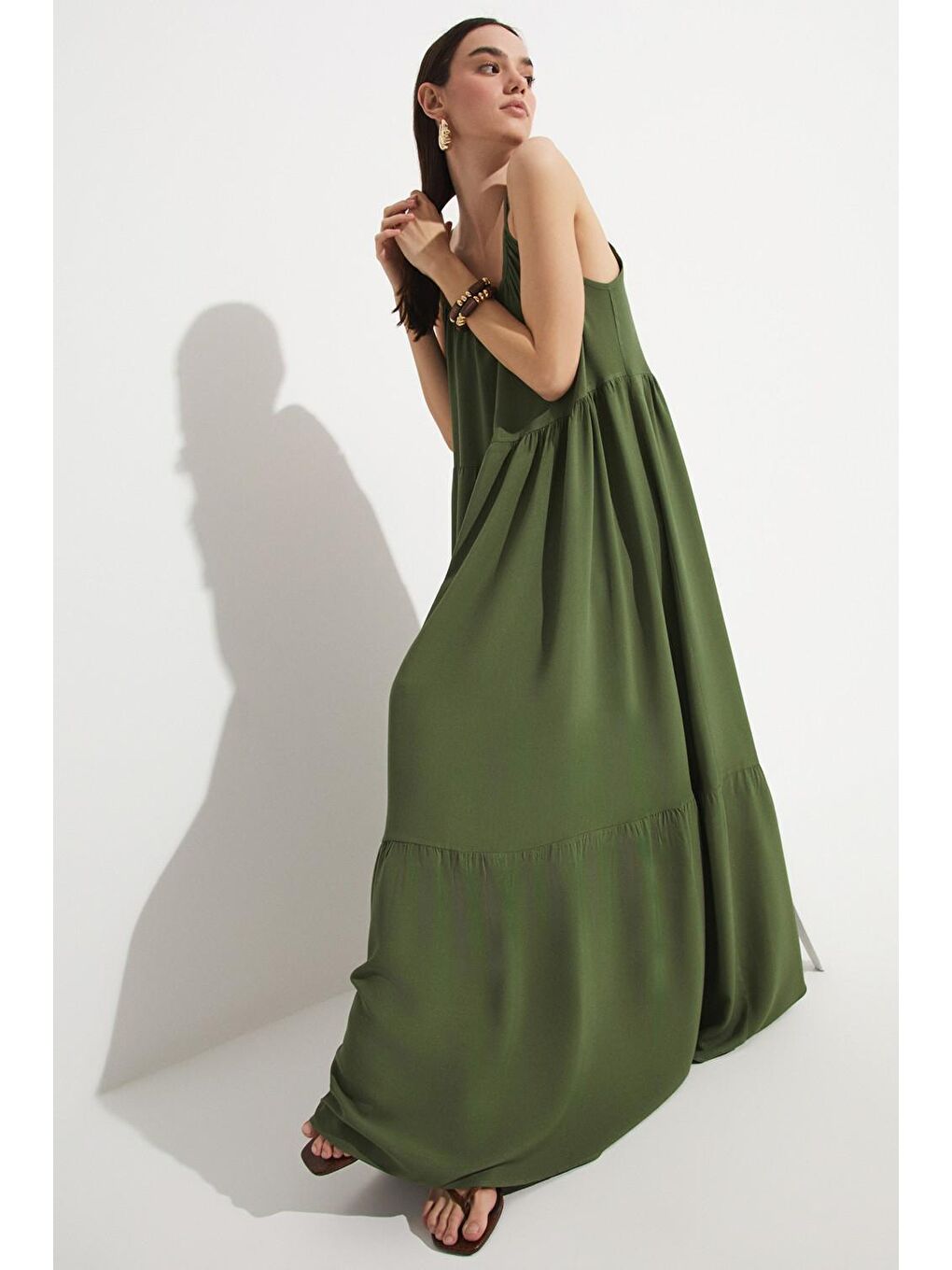Haki Büzgü Detaylı Askılı %100 Viskon Maxi Elbise-3