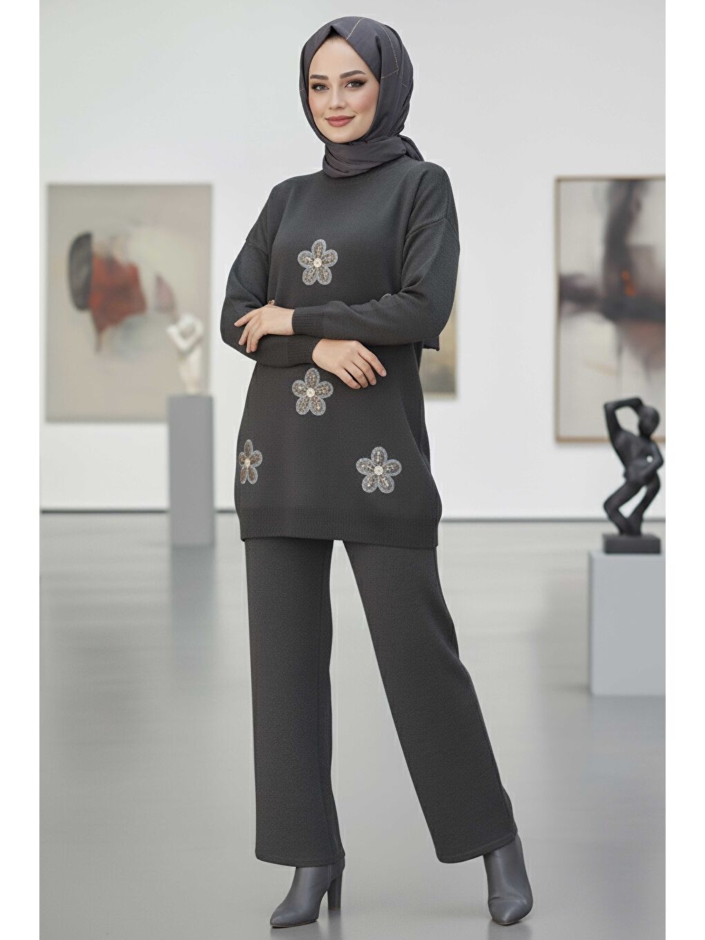 Çiçek Nakışlı İkili Triko Takım Antrasit - 27998-ANTRASIT