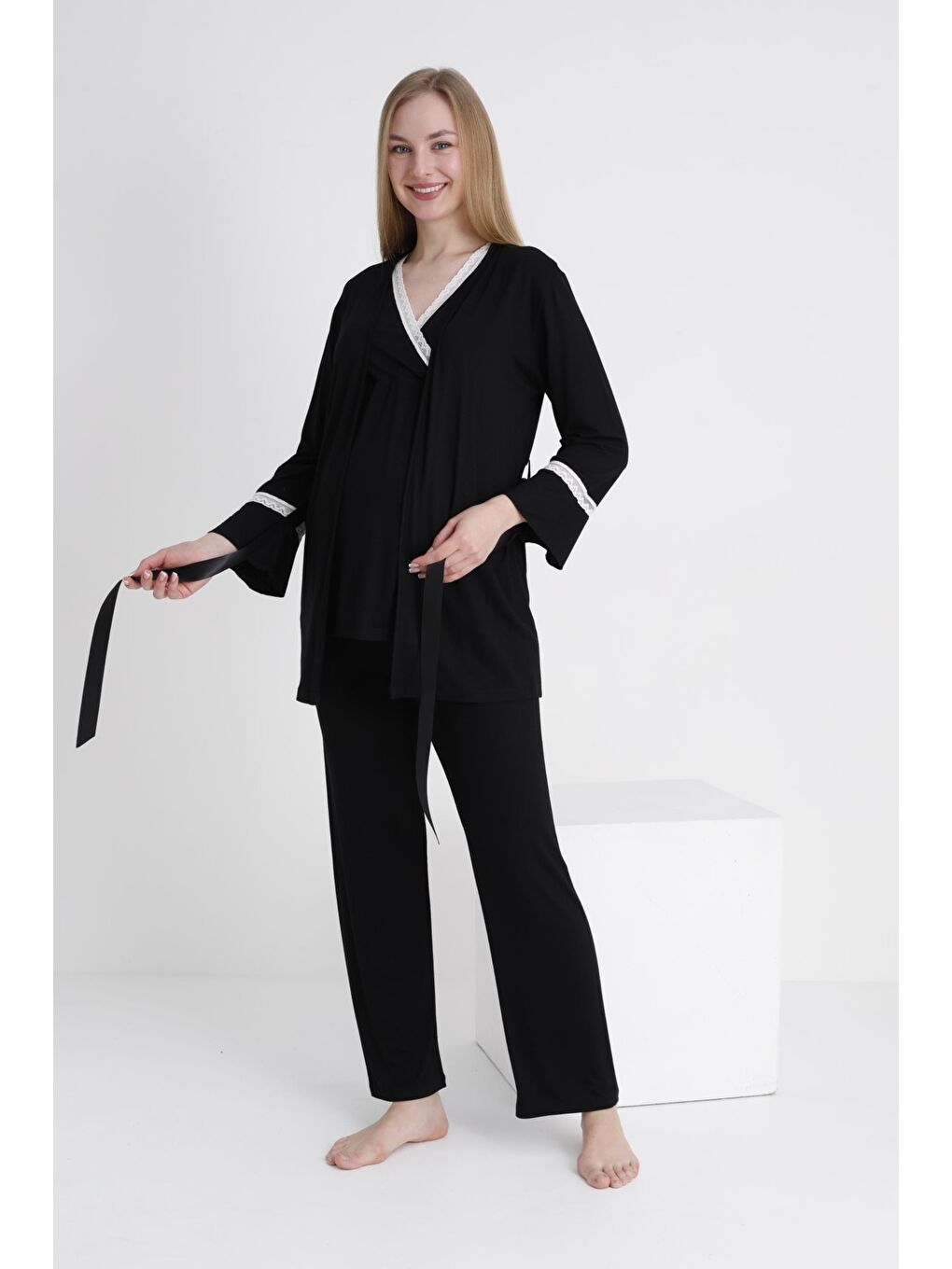 Siyah Dantel Şeritli V Yaka Sabahlıklı Hamile ve Lohusa Pijama Takımı